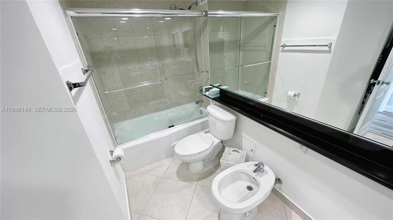 5600 Collins Ave , Unit 17V, Miami Beach, FL 33140 Photo