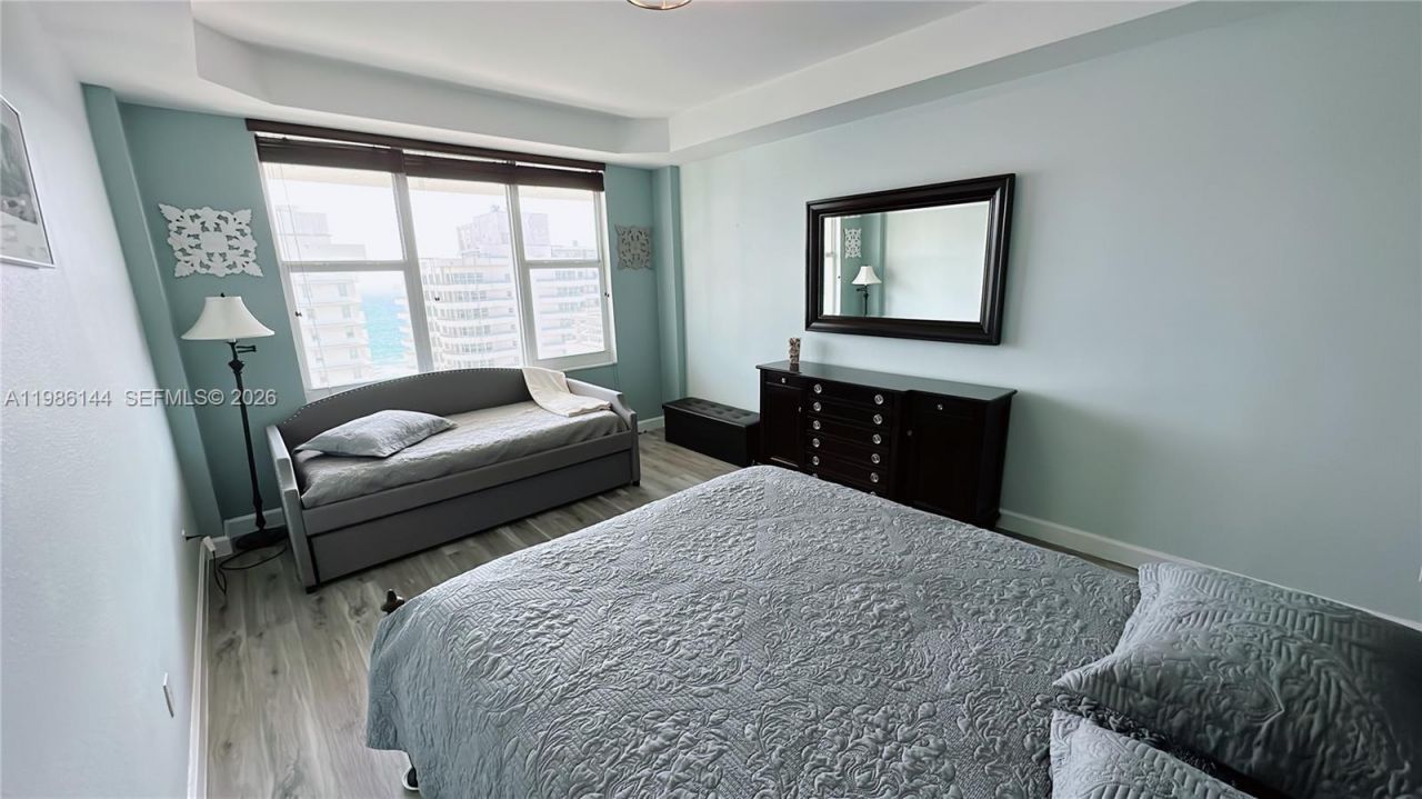 5600 Collins Ave , Unit 17V, Miami Beach, FL 33140 Photo