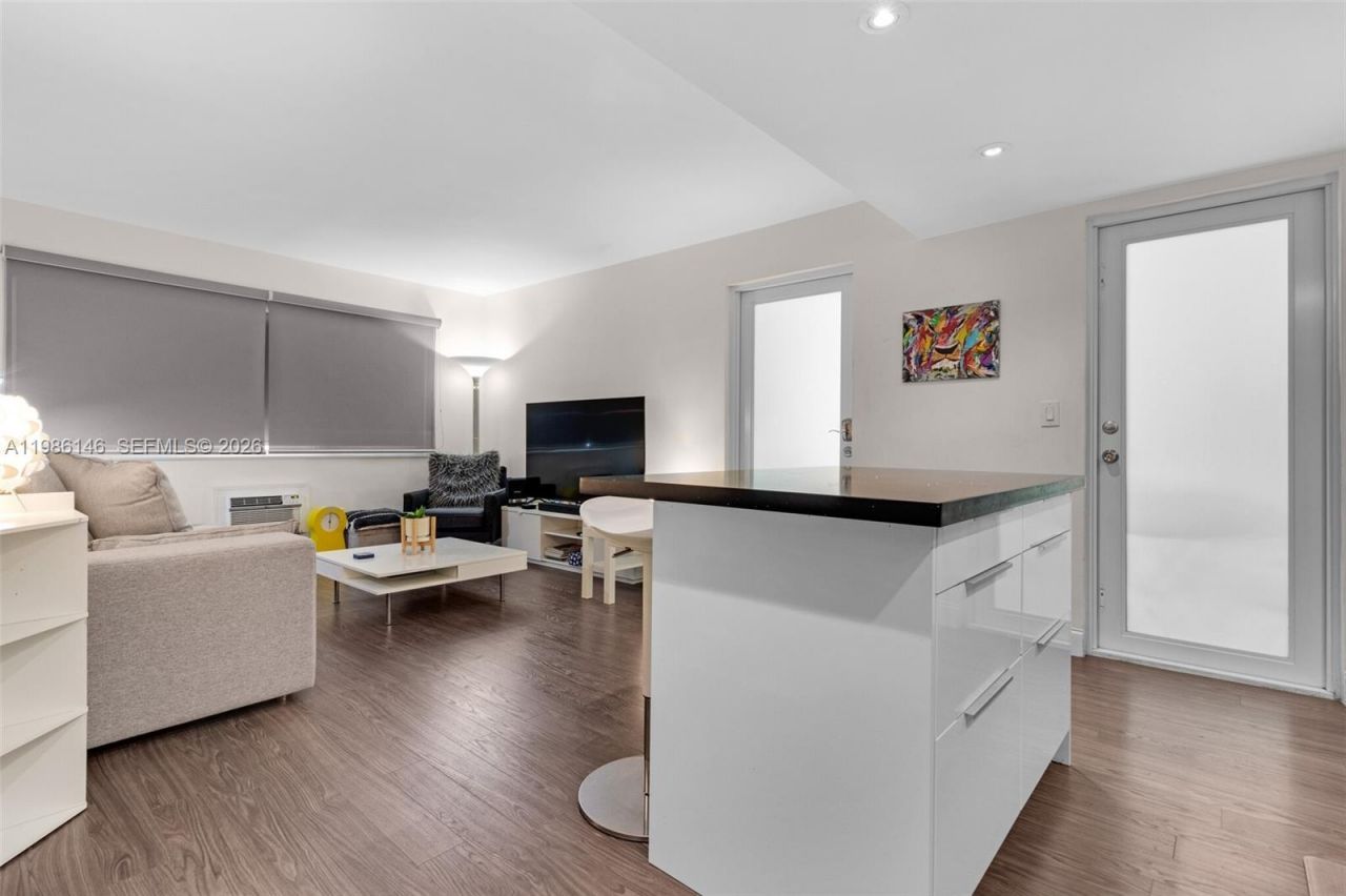 1117 Meridian Ave, Unit 5-1117, Miami Beach, FL 33139 Photo