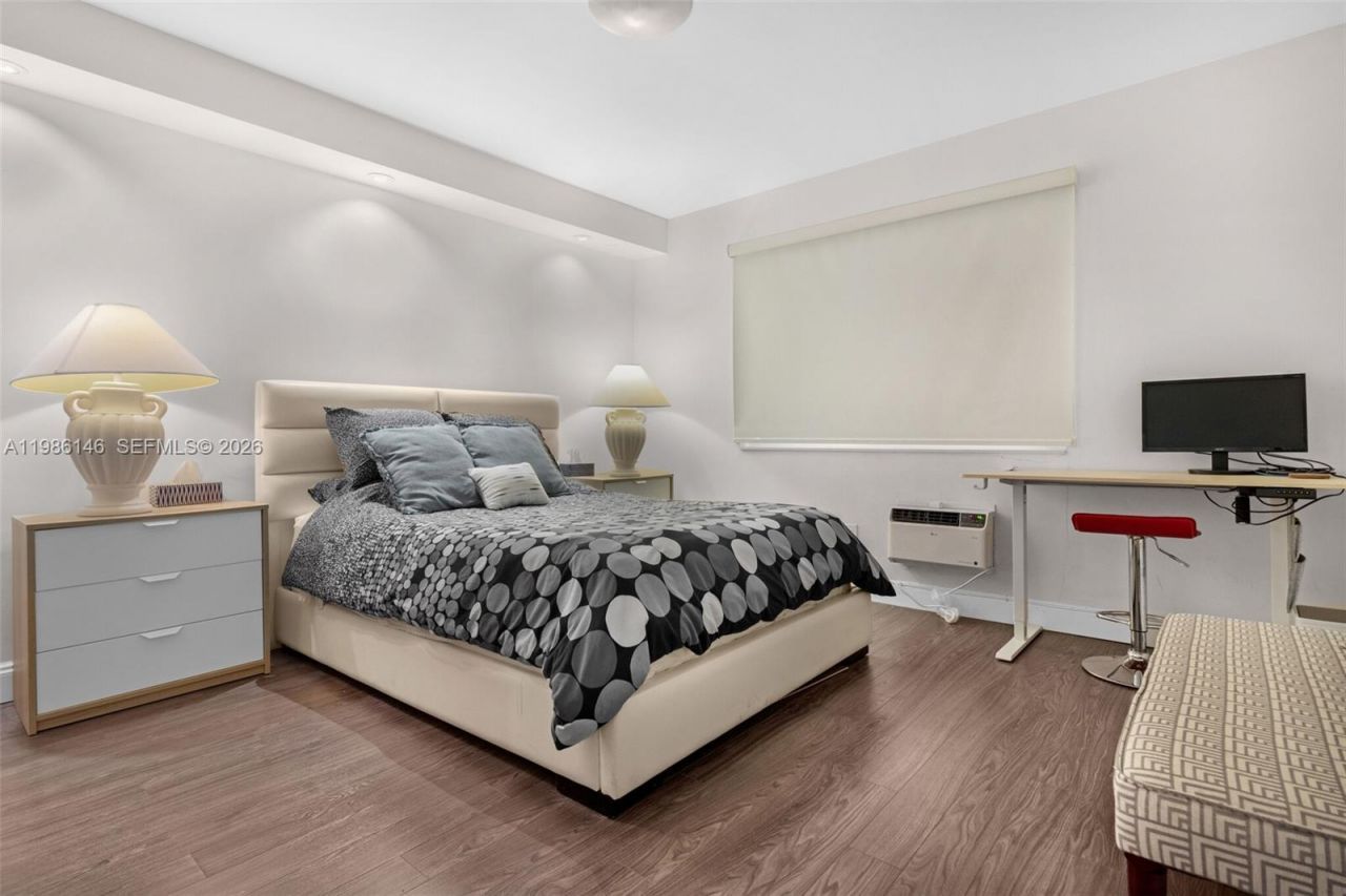 1117 Meridian Ave, Unit 5-1117, Miami Beach, FL 33139 Photo