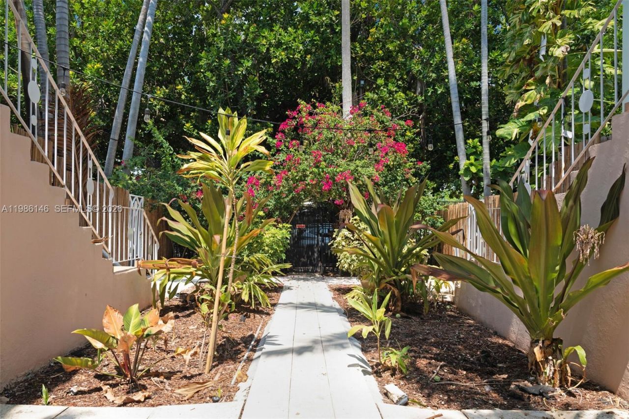 1117 Meridian Ave, Unit 5-1117, Miami Beach, FL 33139 Photo