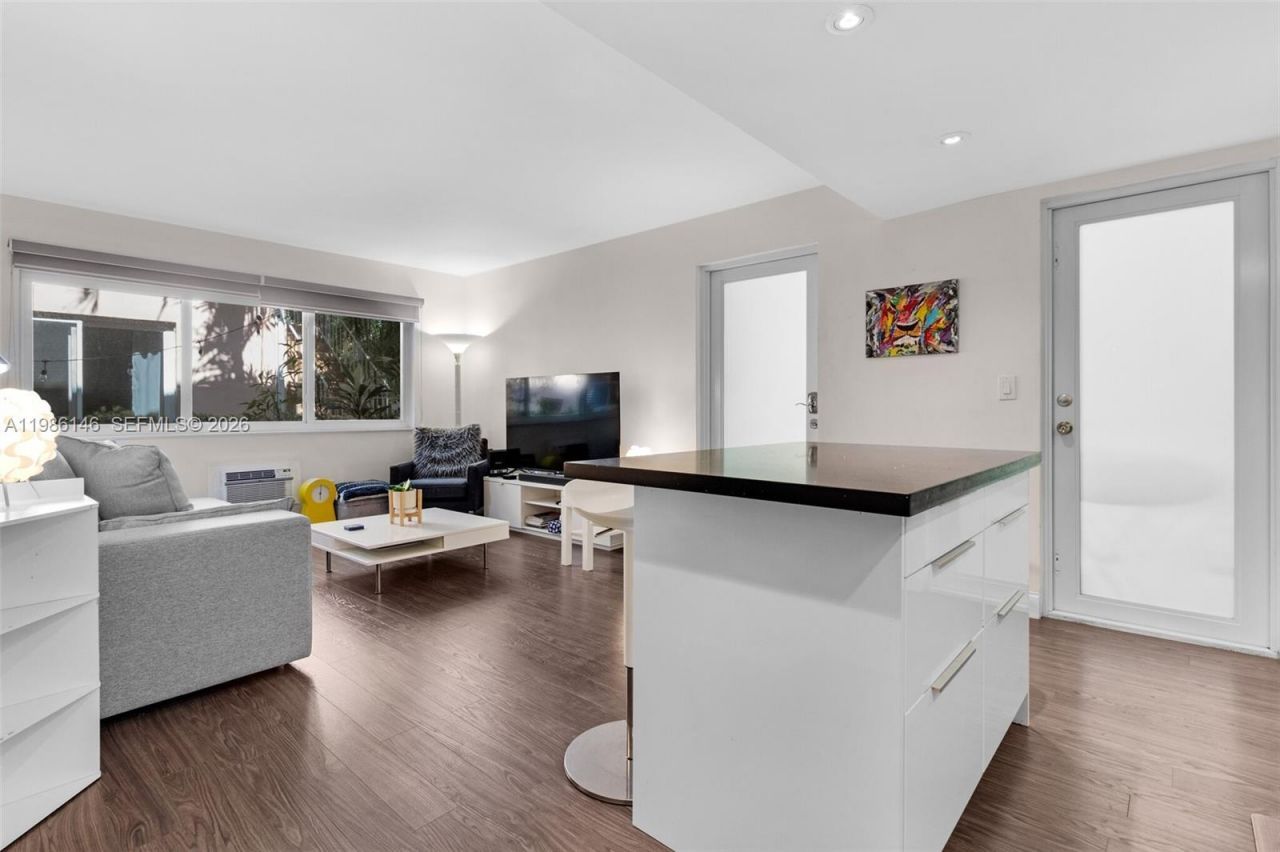 1117 Meridian Ave, Unit 5-1117, Miami Beach, FL 33139 Photo