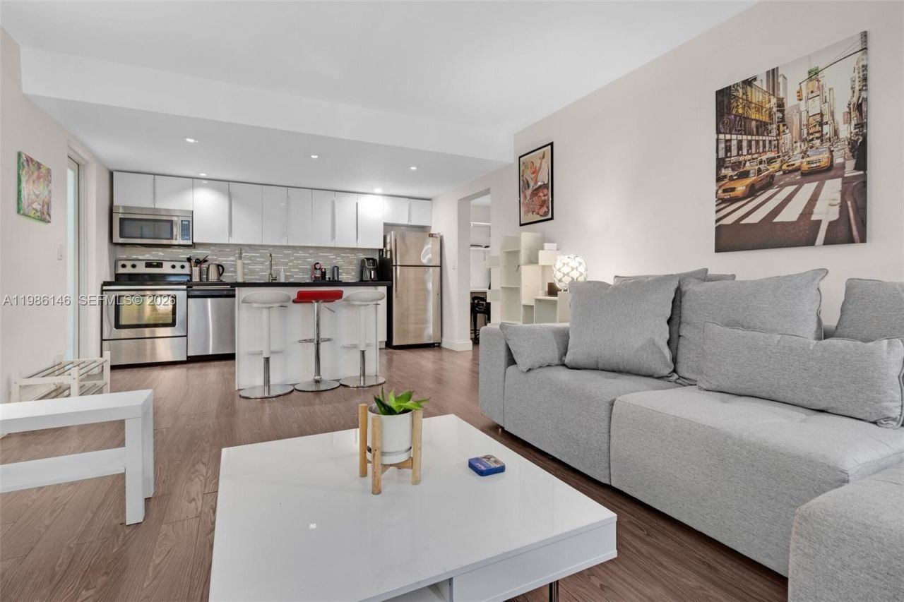 1117 Meridian Ave, Unit 5-1117, Miami Beach, FL 33139 Photo