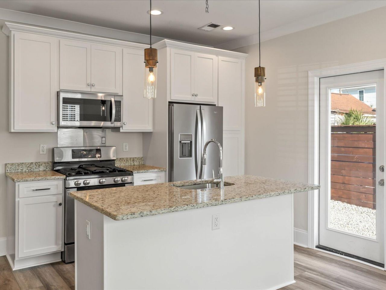 400 Sumter Street Photo 11