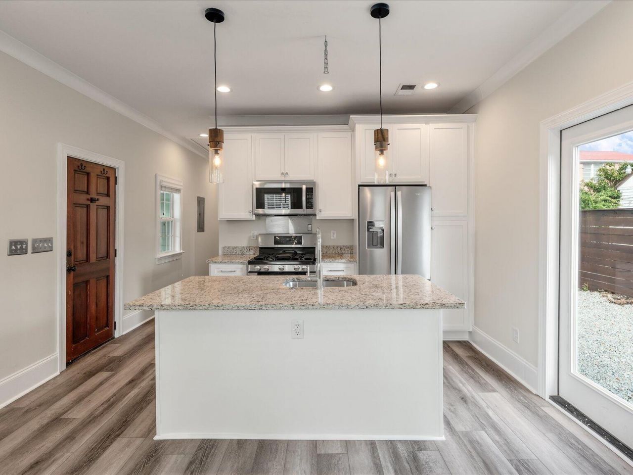 400 Sumter Street Photo 8