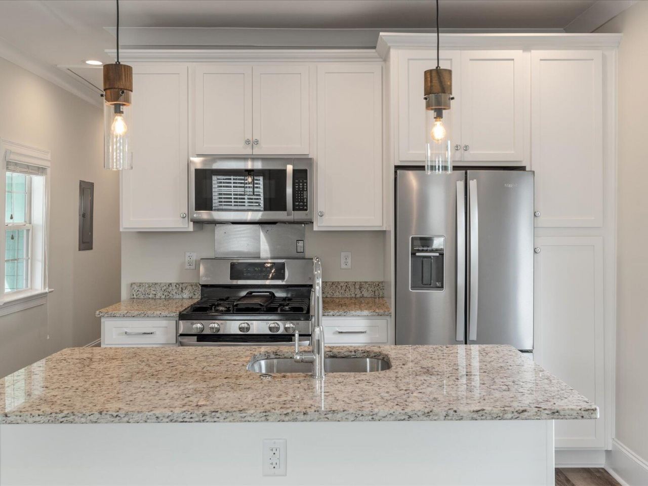 400 Sumter Street Photo 9