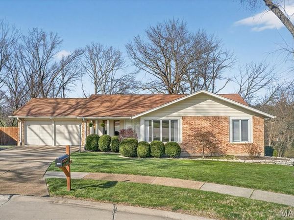 1430 Silverleaf Lane, St Louis, MO 63146