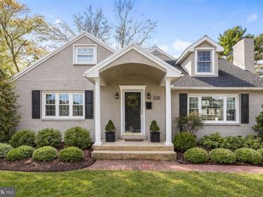 220 S VALLEY FORGE ROAD, DEVON, PA 19333