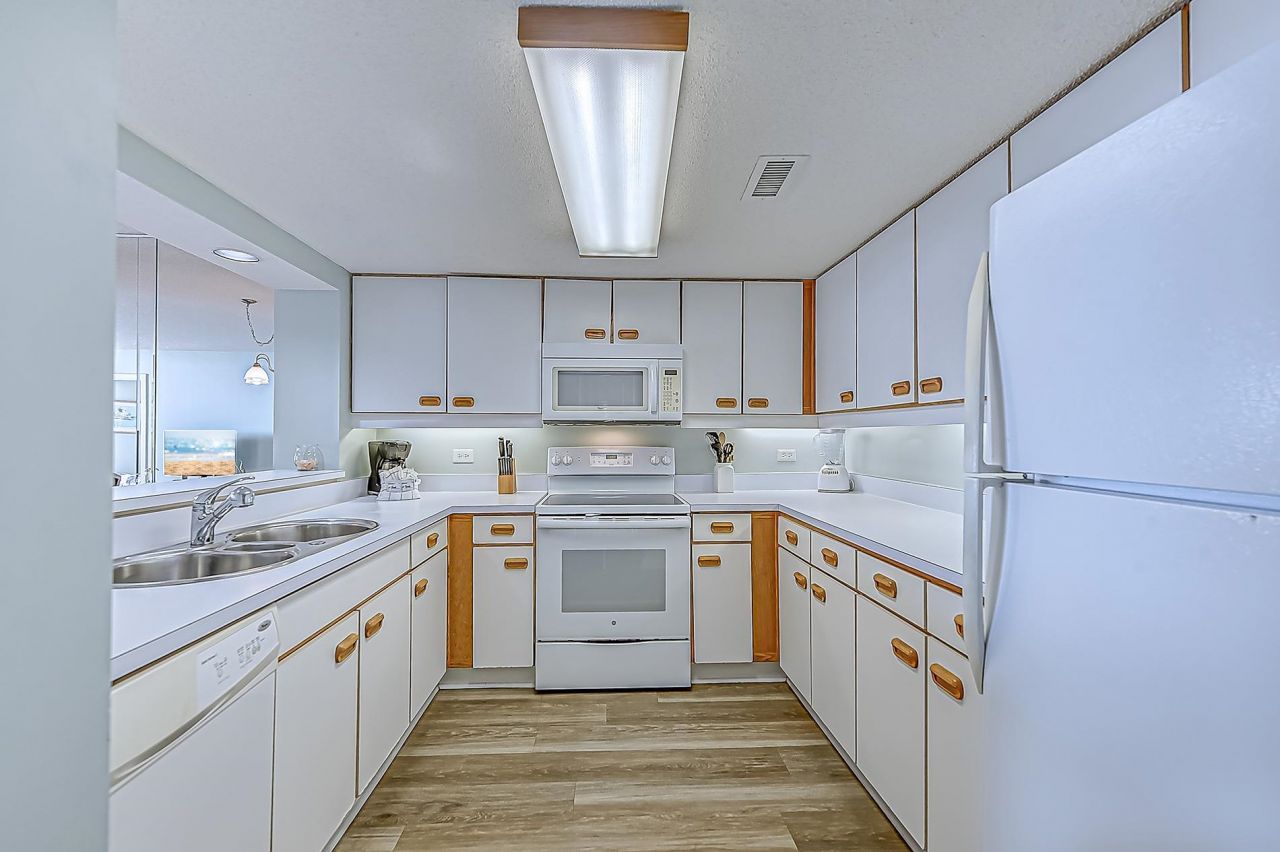 101 Ocean Creek Dr. Photo 10