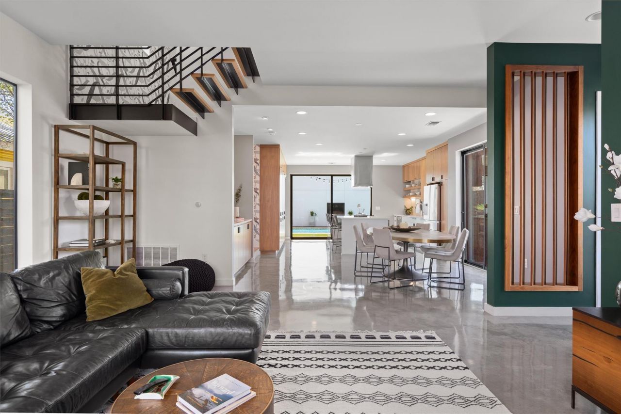 2401 E 11th St, Austin, TX 78702 Main Photo