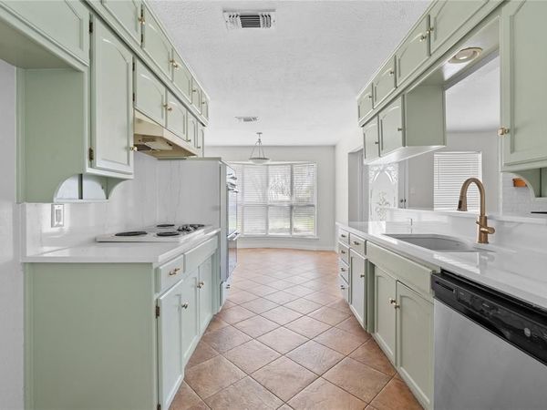 1106 Almond Drive, Mansfield, TX 76063