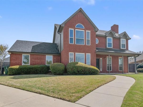 500 Quail Cove Court, Hurst, TX 76054