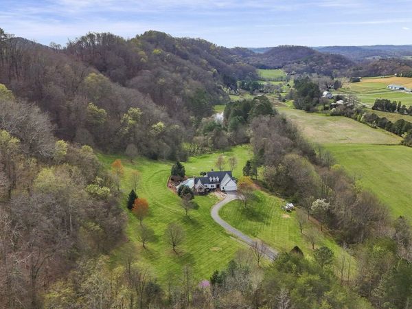 2740 Mccammon Rd, Rockford, TN 37853