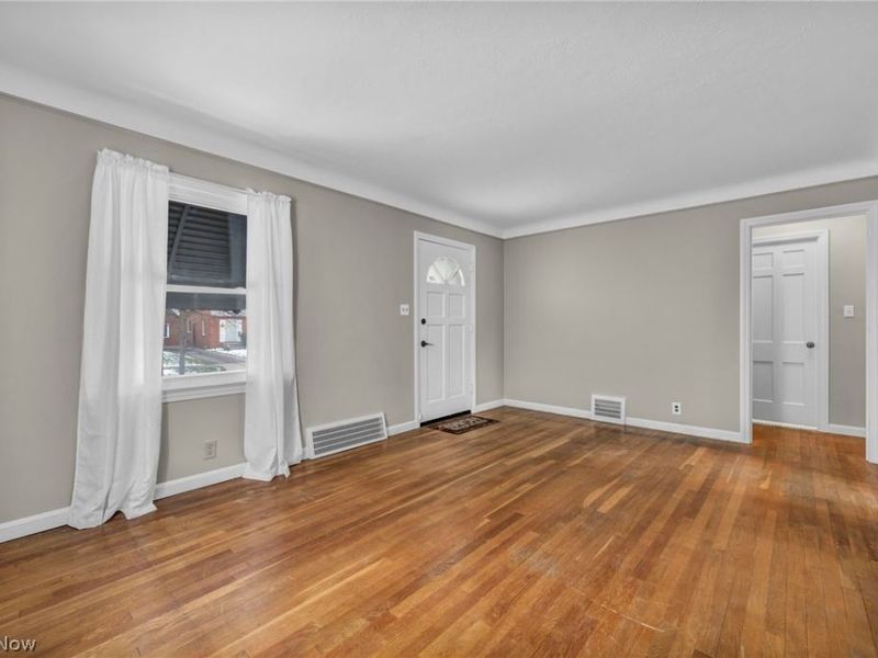 21601 Gardenview Drive, Maple Heights, OH 44137 Photo 5