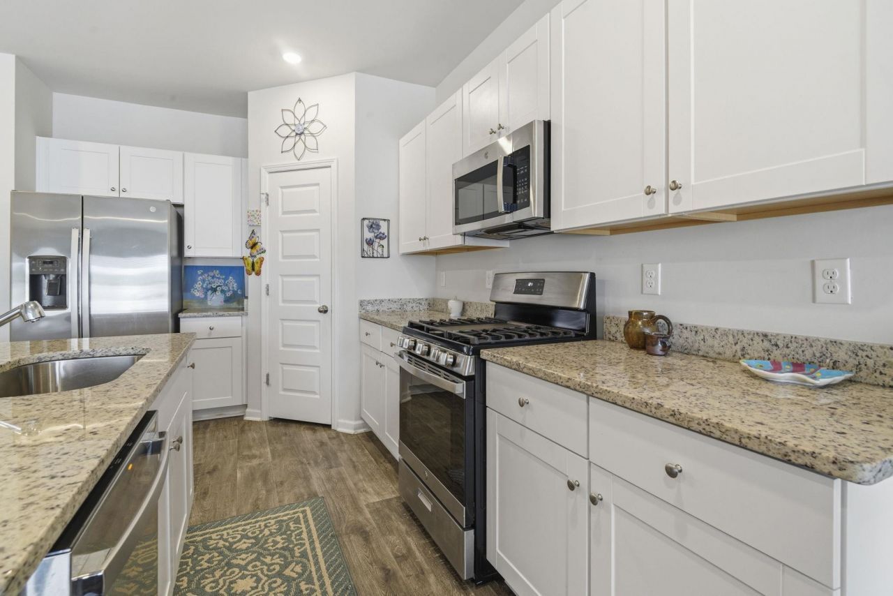 588 Harrison Mill St.  Photo 17