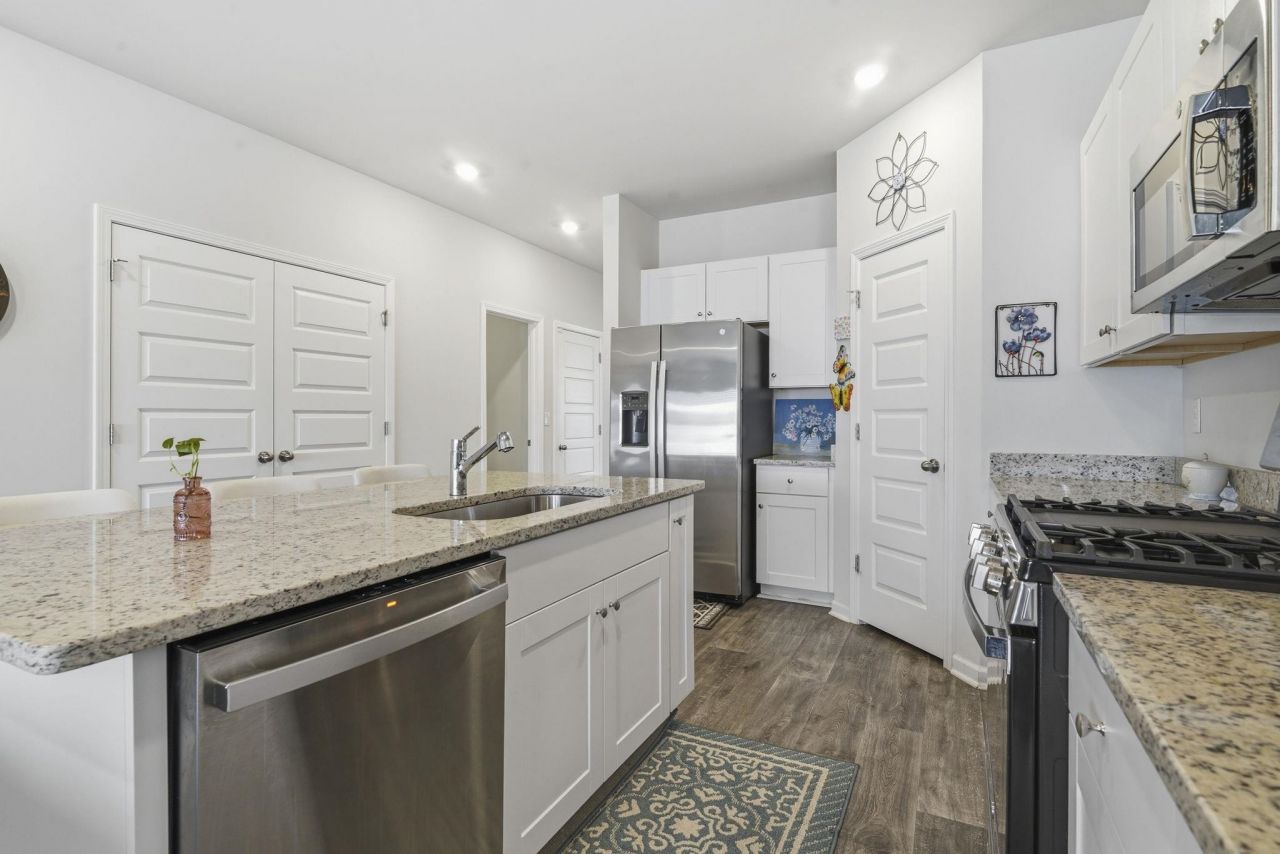 588 Harrison Mill St.  Photo 18