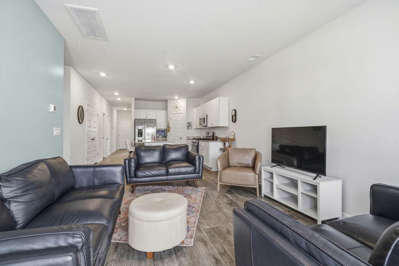 588 Harrison Mill St.  Photo 21