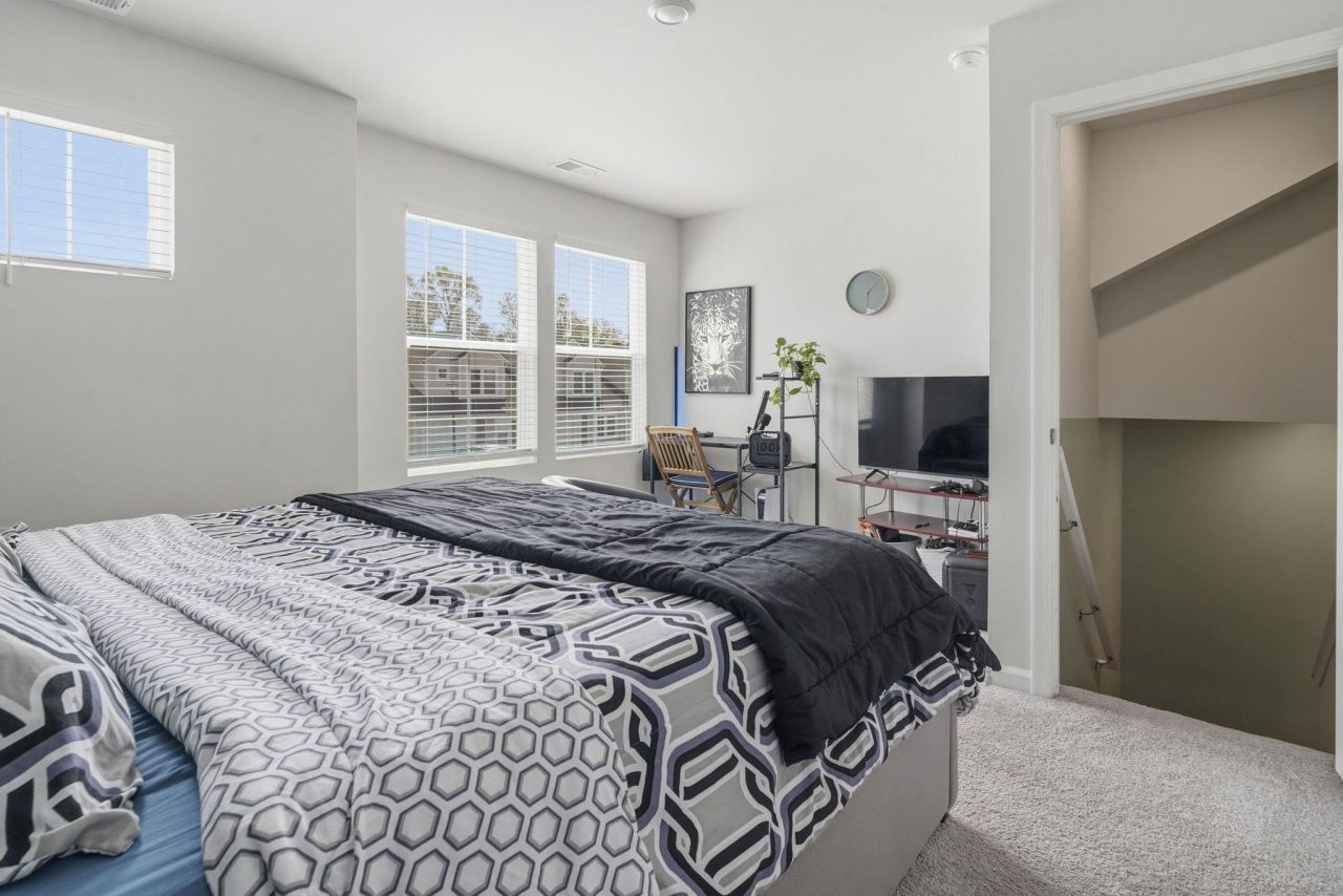 588 Harrison Mill St.  Photo 32