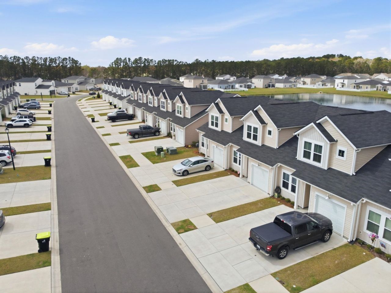 588 Harrison Mill St.  Photo 4