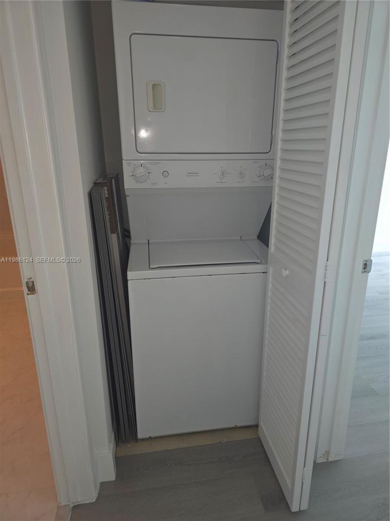 950 Brickell Bay Dr , Unit 1508, Miami, FL 33131 Photo