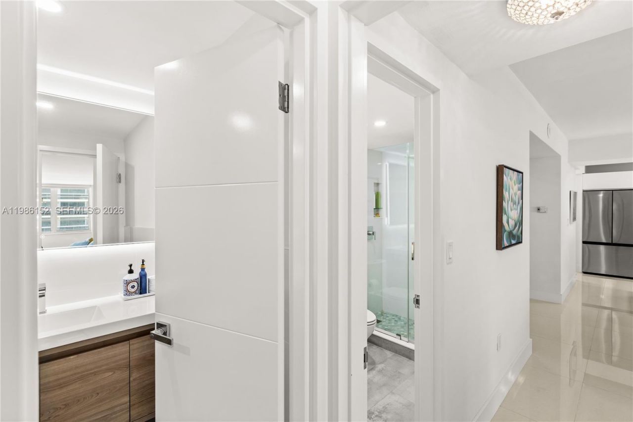 5825 Collins Ave , Unit 10E, Miami Beach, FL 33140 Photo