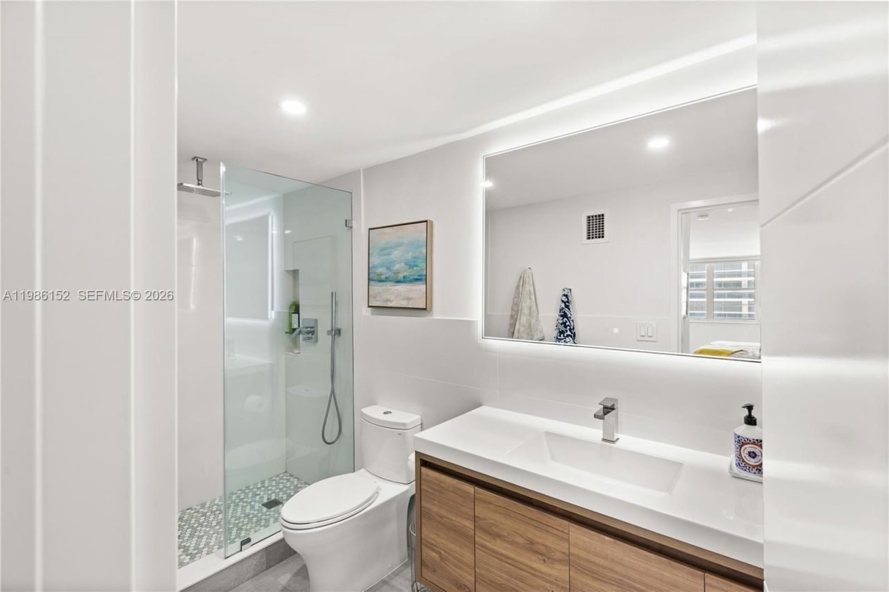 5825 Collins Ave , Unit 10E, Miami Beach, FL 33140 Photo