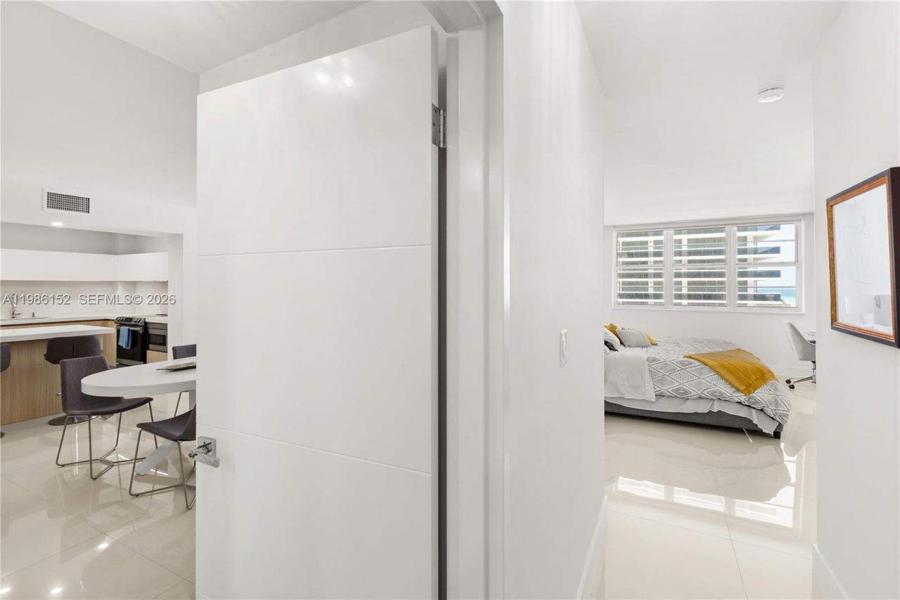 5825 Collins Ave , Unit 10E, Miami Beach, FL 33140 Photo