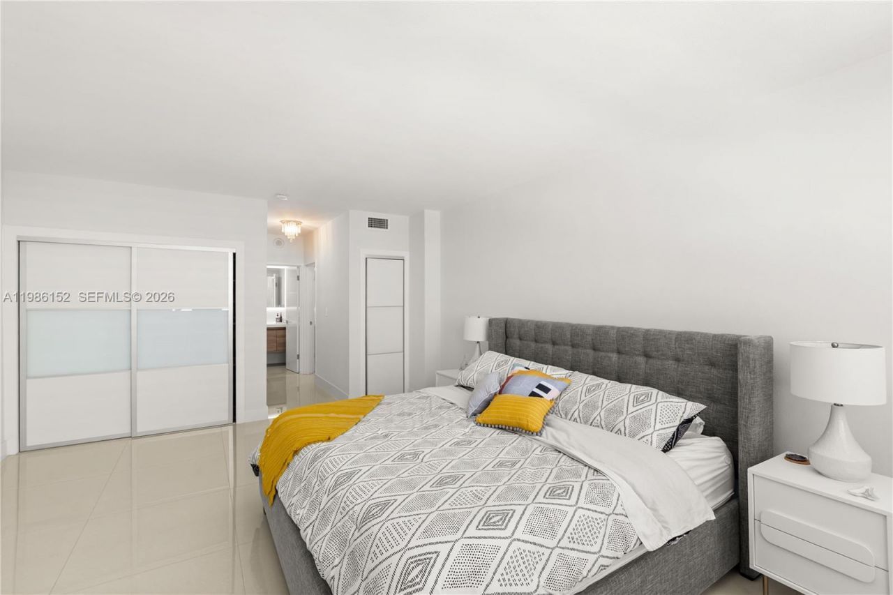 5825 Collins Ave , Unit 10E, Miami Beach, FL 33140 Photo