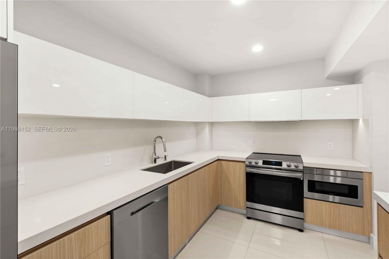 5825 Collins Ave , Unit 10E, Miami Beach, FL 33140 Photo
