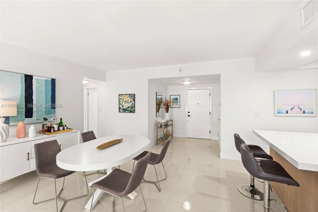 5825 Collins Ave , Unit 10E, Miami Beach, FL 33140 Photo
