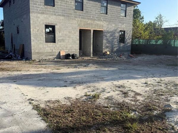 528 NW 13th St , Florida City, FL 33034
