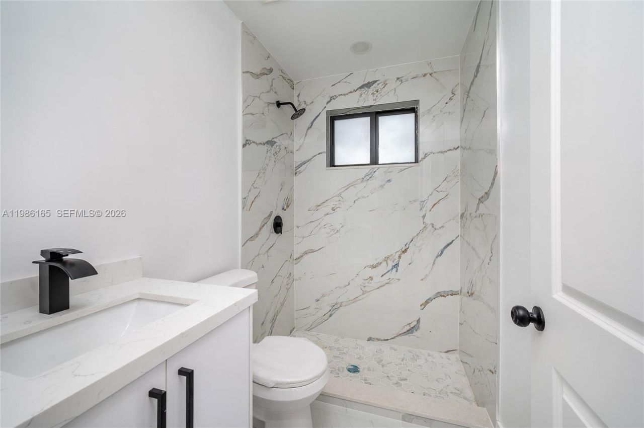 528 NW 13th St, Florida City, FL 33034 Photo