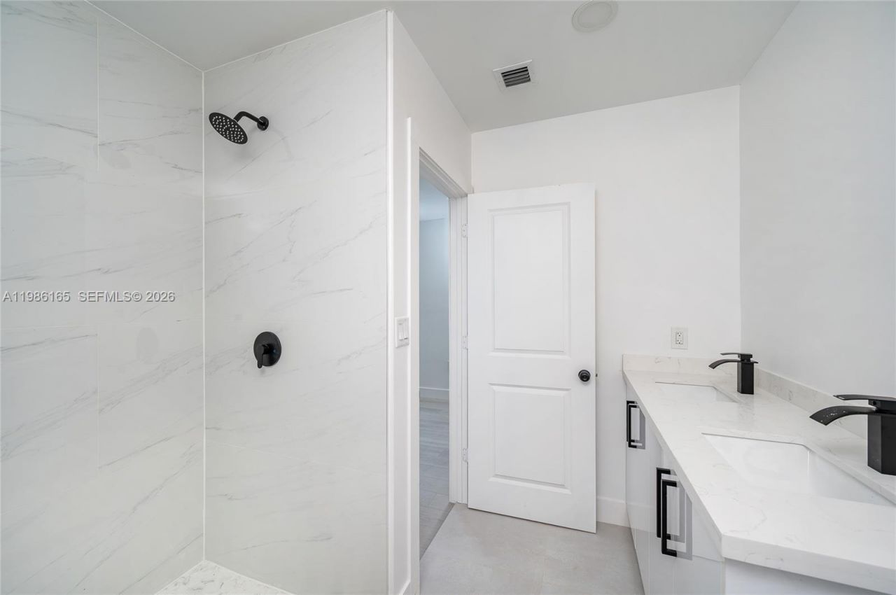528 NW 13th St, Florida City, FL 33034 Photo
