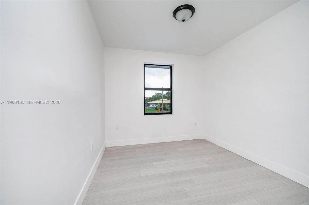 528 NW 13th St, Florida City, FL 33034 Photo