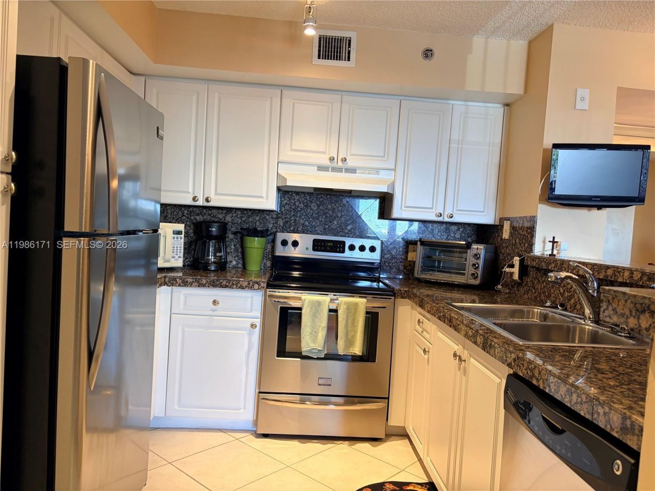 19501 E Country Club Dr, Unit 9601, Aventura, FL 33180 Photo