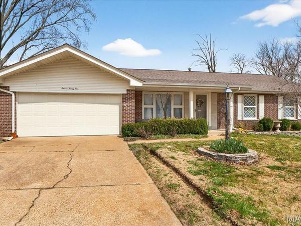 1125 Hawkstone Lane, St Louis, MO 63125