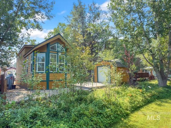 30 F Street, Cascade, ID 83611