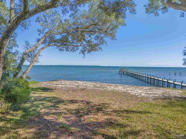 255 Bayshore Dr, Pensacola, FL 32507