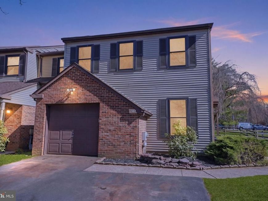 127 Parkview Way, Newtown, PA 18940 Main Photo