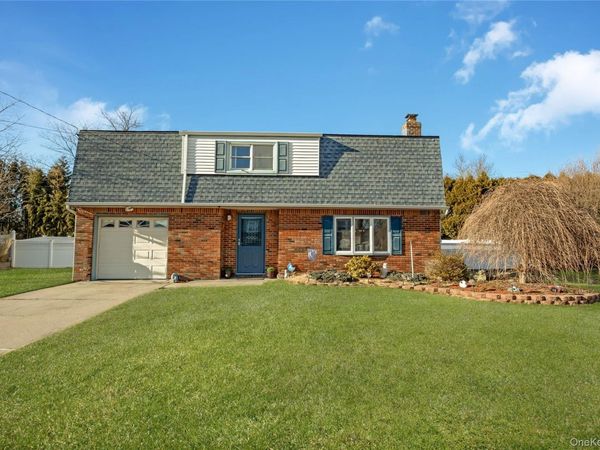 25 Windham Lane, Ronkonkoma, NY 11779