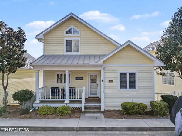 149 W Deer Village Lane, LaFollette, TN 37766