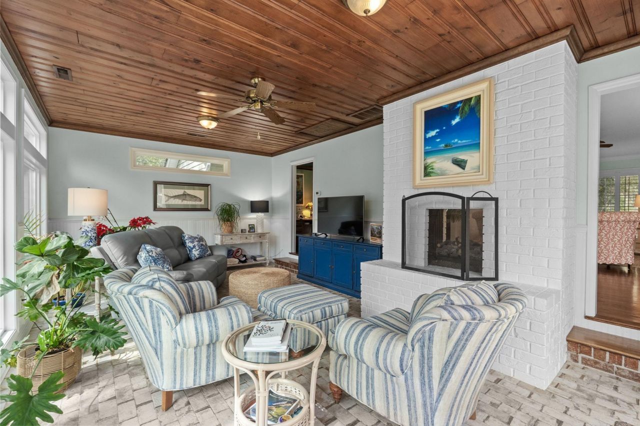 64 Middle Gate Rd. Photo 5