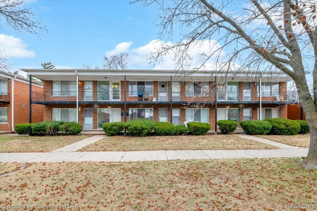 20231 Kelly Road, Detroit, MI 48225 Main Photo