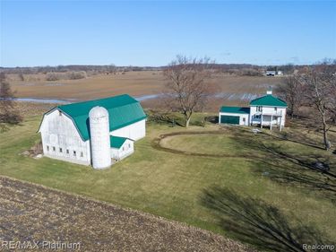 1136 S Nichols Road, Clayton Twp, MI 48473