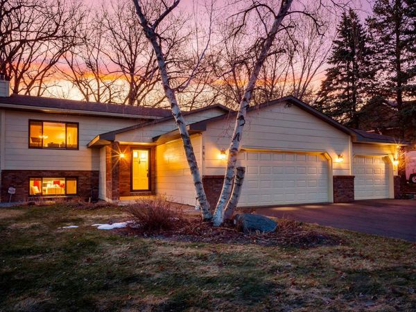 281 Woodridge Drive, Vadnais Heights, MN 55127