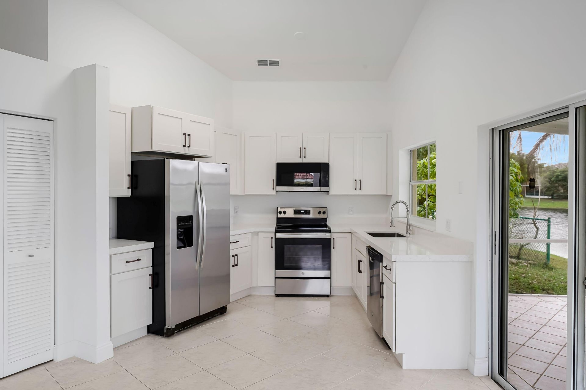 2042 NW 184th Way, Pembroke Pines, FL 33029 Photo