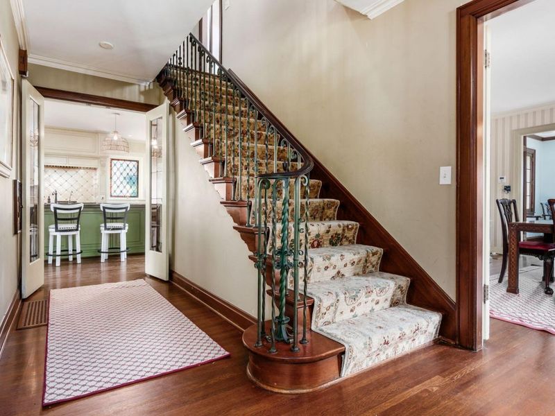 2165 S Parkway Drive , Columbus, OH 43221 Photo 10