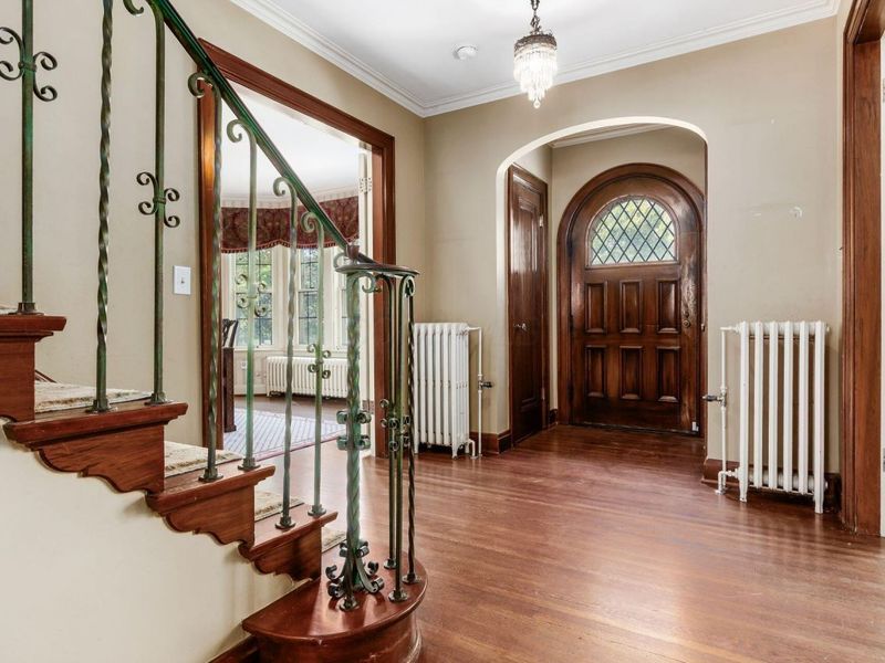 2165 S Parkway Drive , Columbus, OH 43221 Photo 11