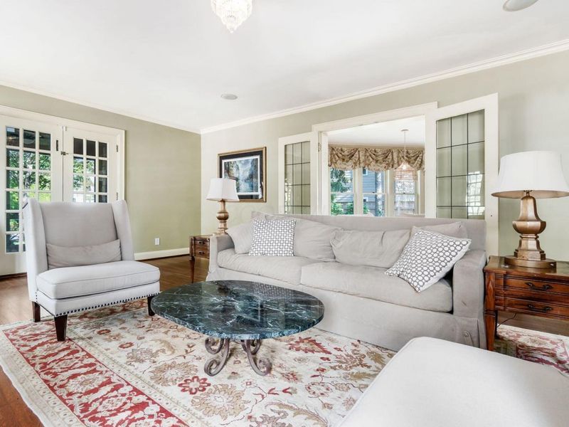 2165 S Parkway Drive , Columbus, OH 43221 Photo 13