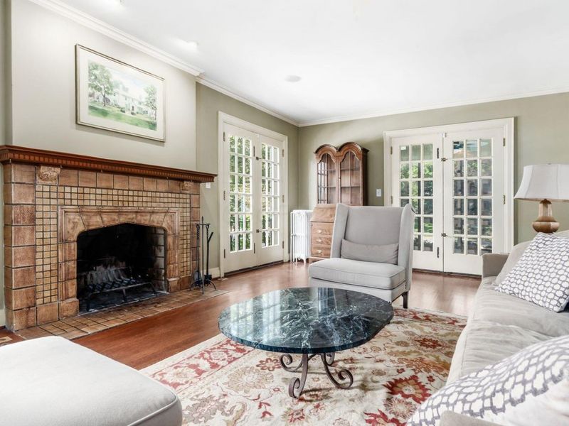 2165 S Parkway Drive , Columbus, OH 43221 Photo 17